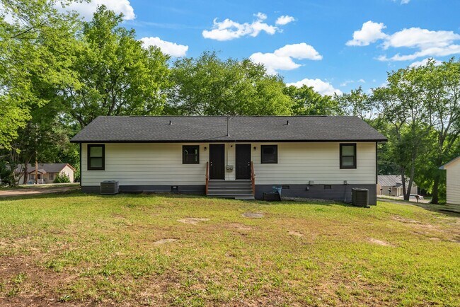 Building Photo - 2bd / 1ba near Historic Downtown Louisburg.