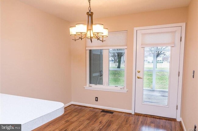 Building Photo - 117 Lakeside Dr