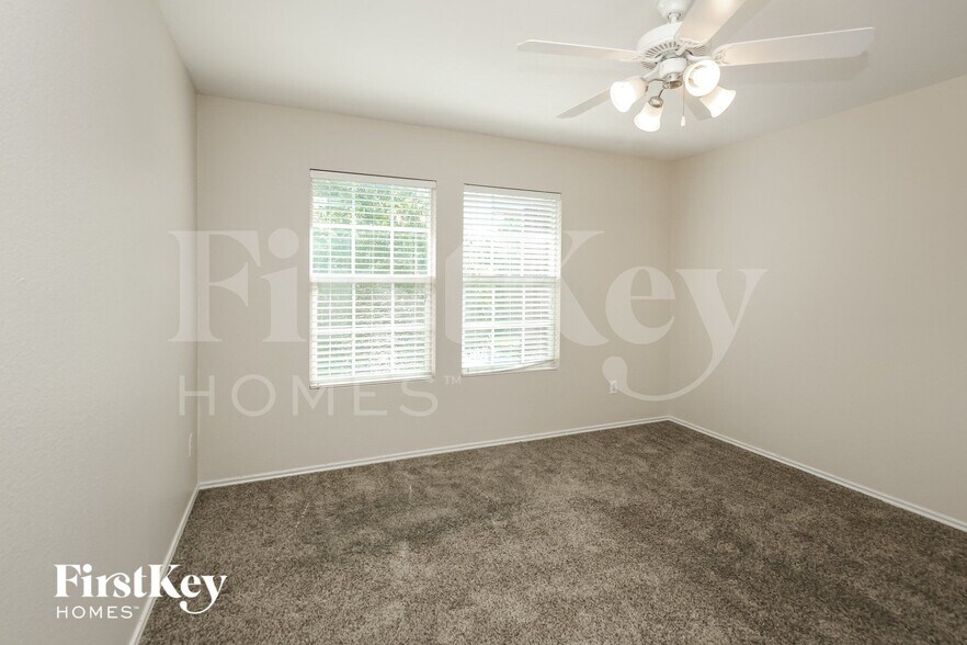 Building Photo - 852 Cats Eye Dr