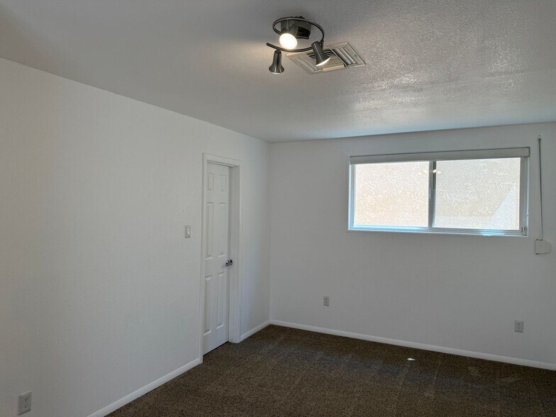 Building Photo - 639 N Richey Blvd