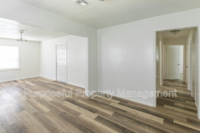Building Photo - 2301 Granada Blvd