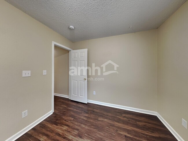 Building Photo - 5452 Wood Hollow Dr