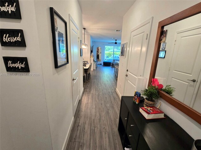 Building Photo - 4591 Hollister Ave