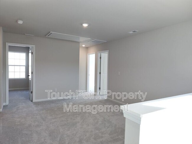 Building Photo - 3247 Crawford Ave