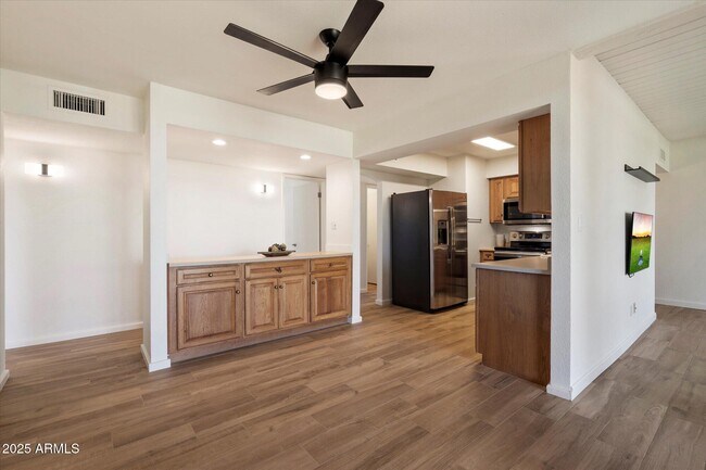 Building Photo - 7401 N Scottsdale Rd