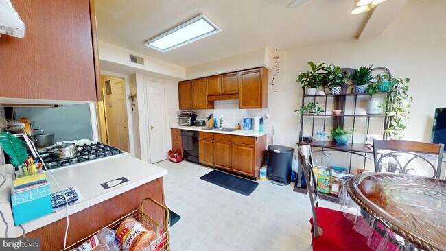 Building Photo - 6279 Walkers Croft Way