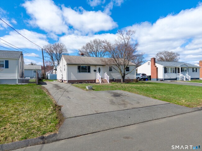 Building Photo - 97 Brussels Ave