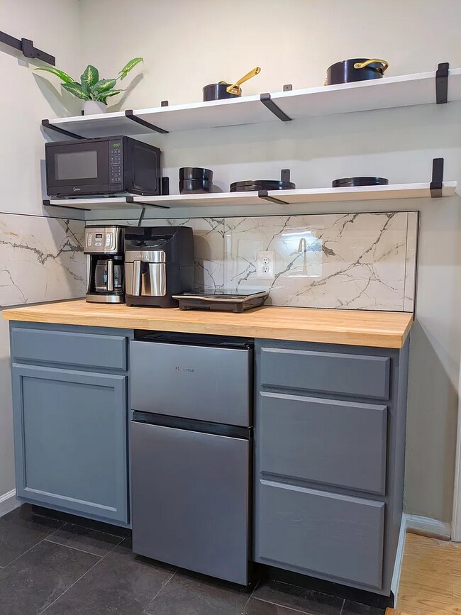 Building Photo - 1102 S Buckingham Rd