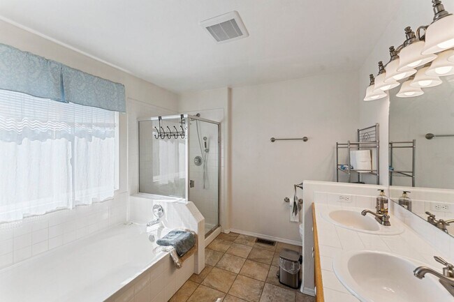 Building Photo - Spacious Home in Highly Desirable Windmill Mesa