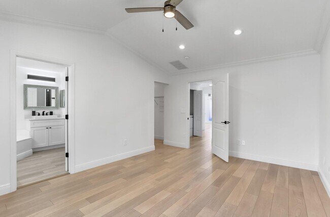 Building Photo - 384 River Bluff Ln
