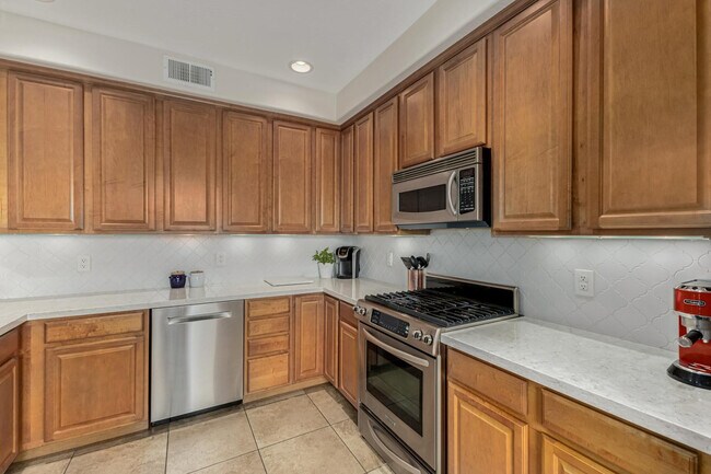 Building Photo - 10260 E White Feather Ln