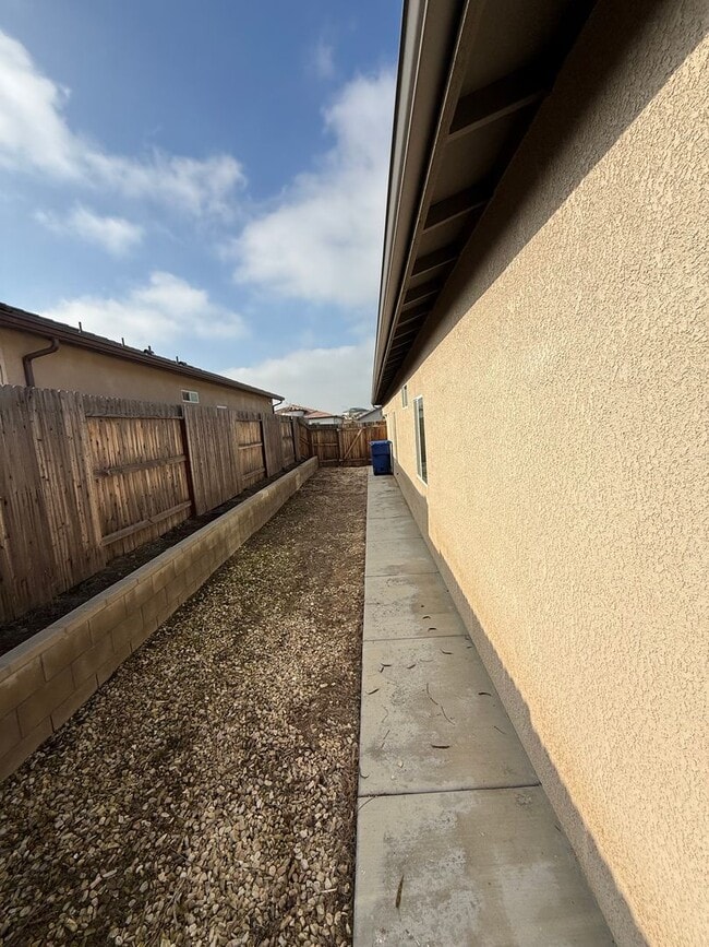 Building Photo - 6217 Curvy Hills Dr