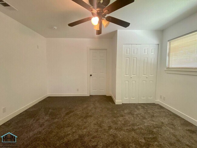 Building Photo - Gorgeous gem! 4 bed/2 bath single-story ho...