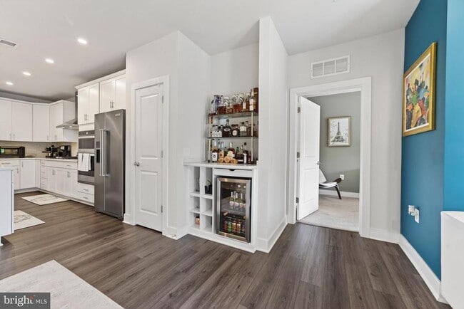 Building Photo - 102 St Ives Pl