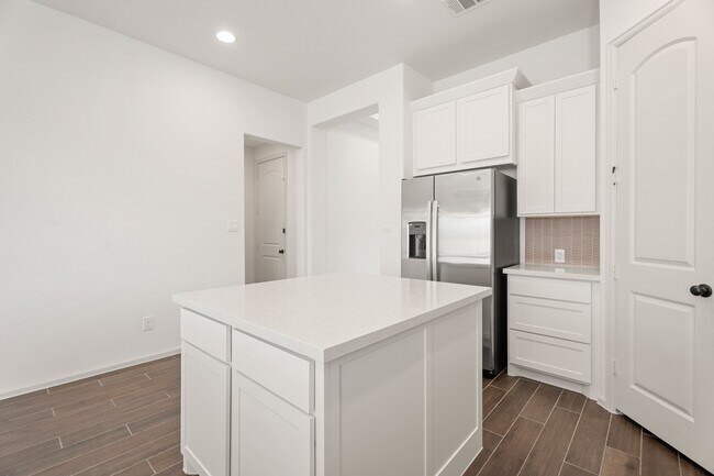 Building Photo - 4918 Morrison Dr