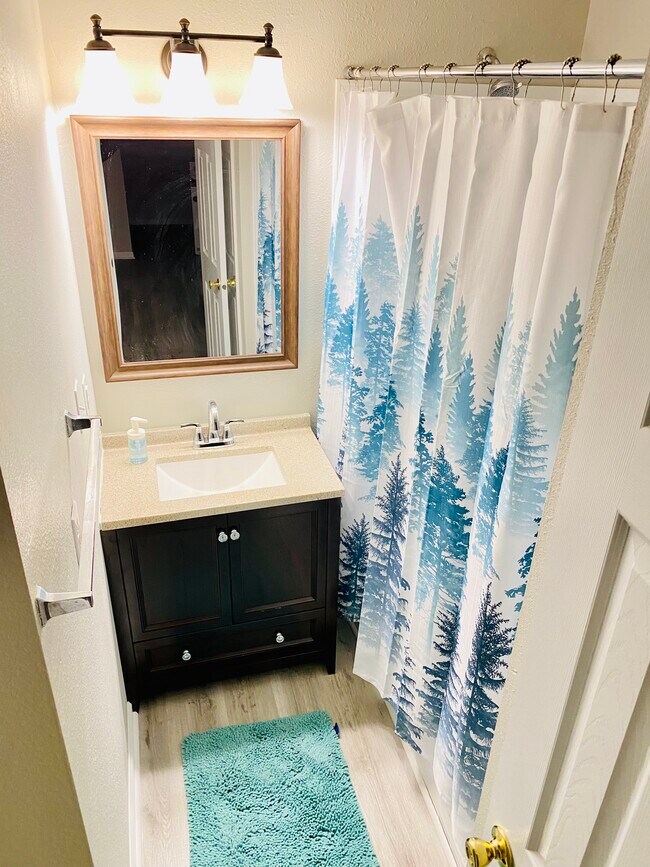 Building Photo - 5843 Amber Ln