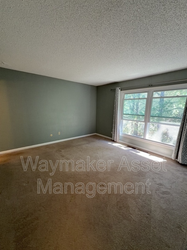 Building Photo - 397 Raspberry Ln
