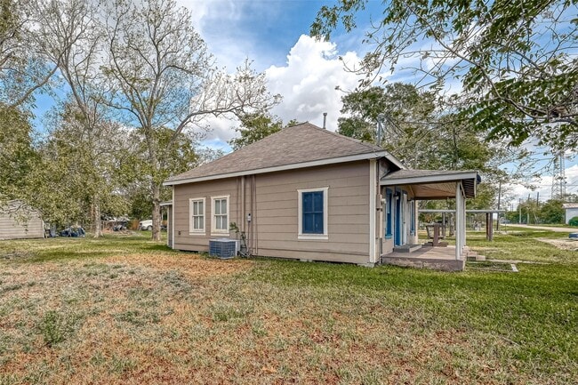 Building Photo - 406 Woodward St