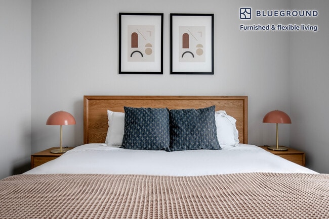 Building Photo - 1000 S Clark St