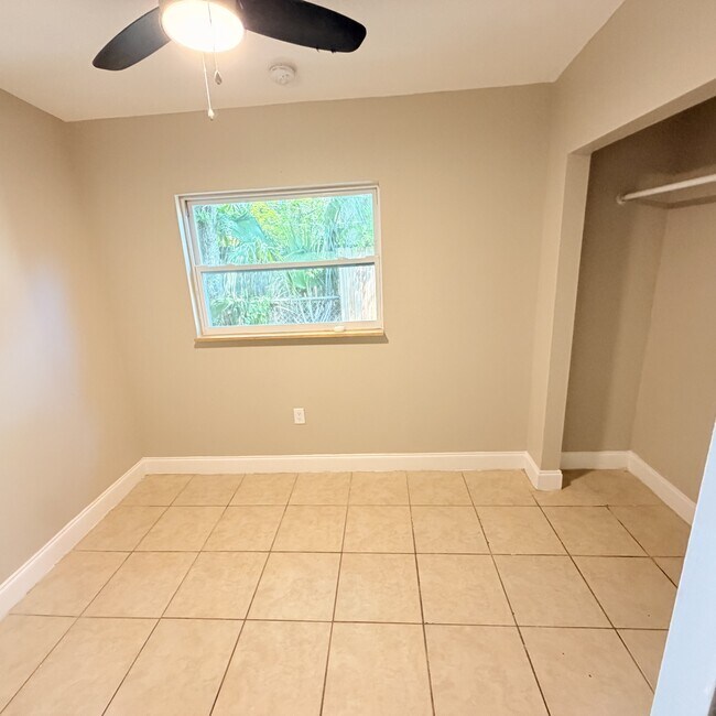 Building Photo - 2245 17th Ave S