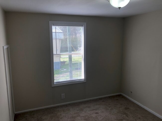 Building Photo - 295 E Wright St