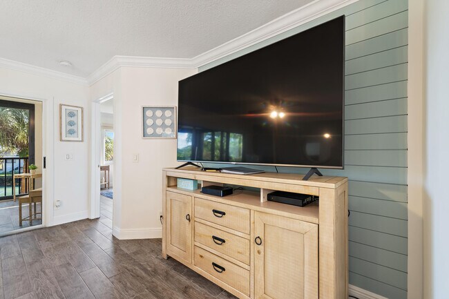 Building Photo - 275 Palm Ave