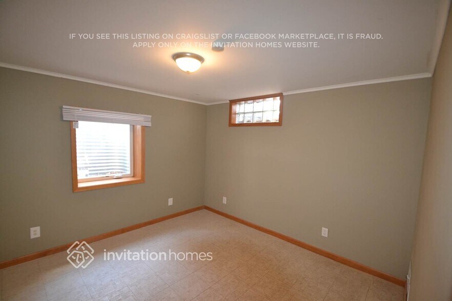 Building Photo - 11208 Mississippi Dr N