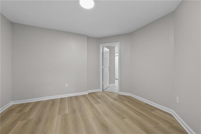 Building Photo - 137 Towne Park Dr