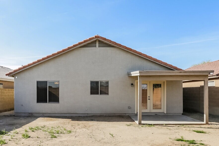 Building Photo - 2638 E Valencia Dr