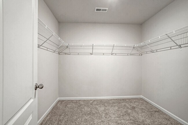 Building Photo - 205 Wilbur Lake Dr