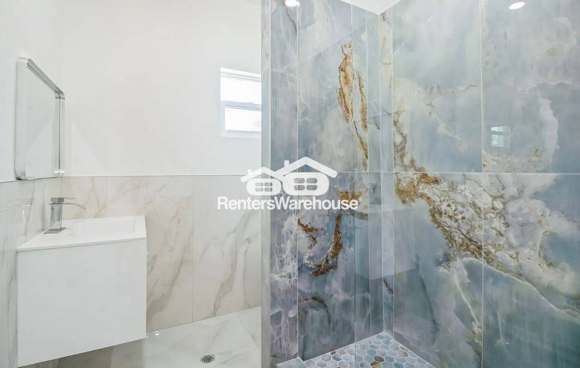 Building Photo - 528 Wideview Ave