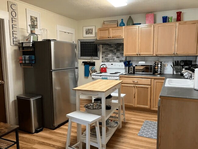 Building Photo - 756 N 76th St