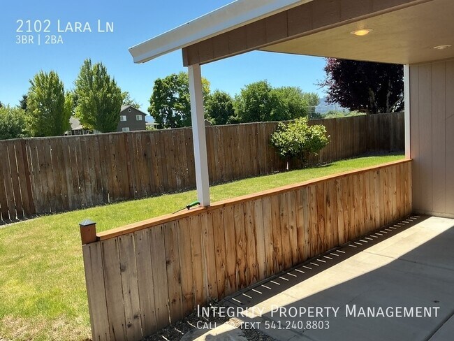 Building Photo - 2102 Lara Ln