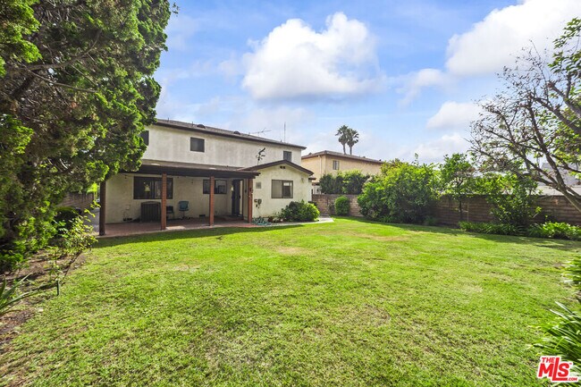 Building Photo - 6237 Warner Dr
