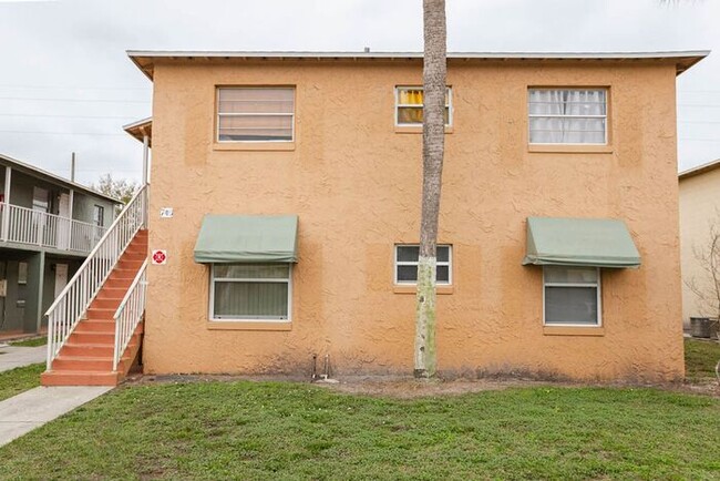 Building Photo - Beautiiful Palm Gardens 2 bedroom, 1 bath ...