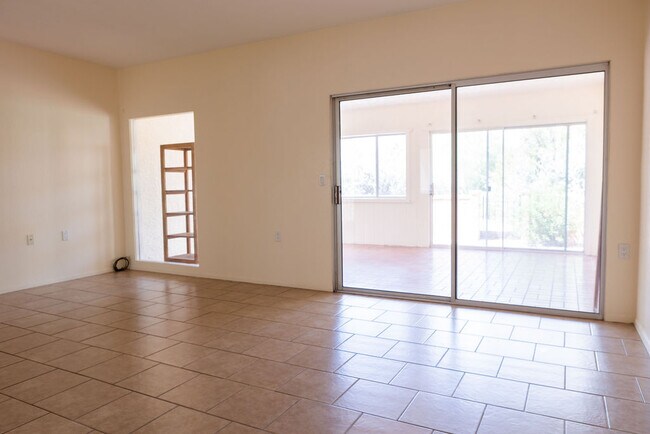 Building Photo - 830 W Rio-Altar