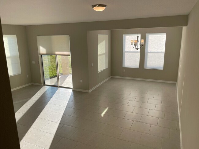 Building Photo - 13532 Fountainbleau Dr