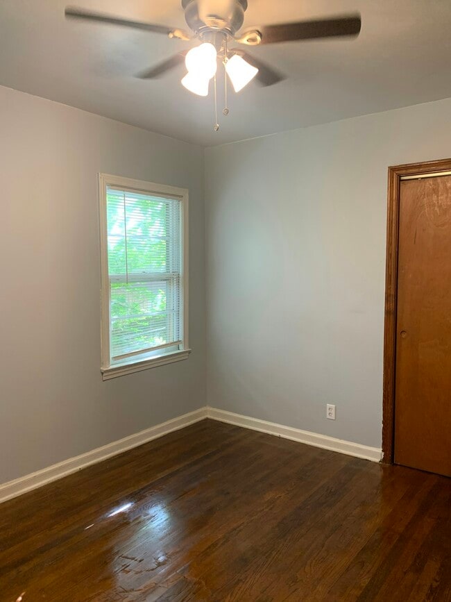 Building Photo - 117 Shadowmoor Dr