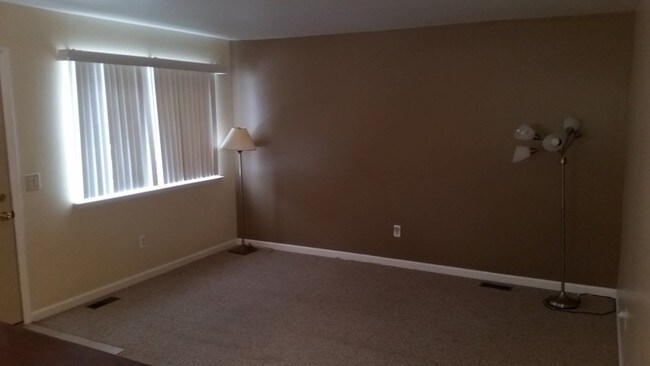 Building Photo - 32131 Knapp Ave