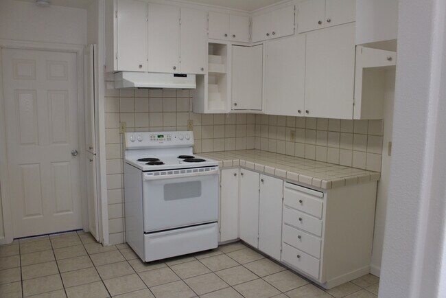 Building Photo - South Ave Turlock