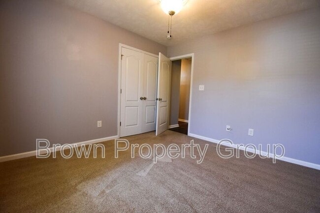 Building Photo - 494 Hogart St