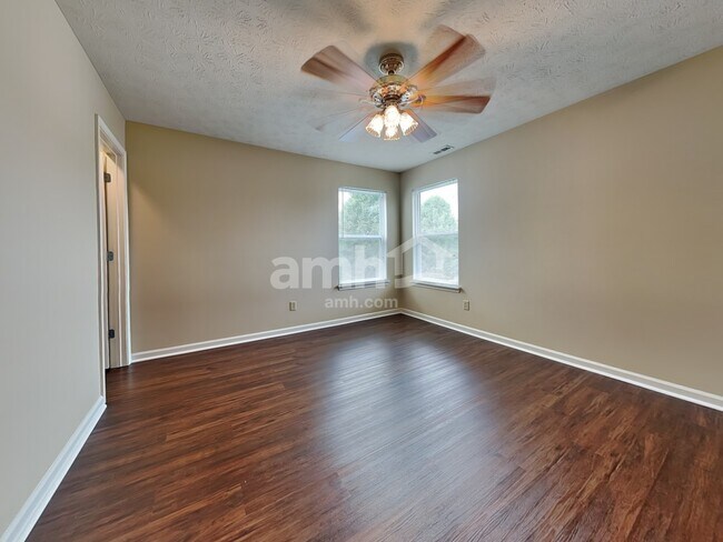 Building Photo - 10660 Brighton Knoll Pky N