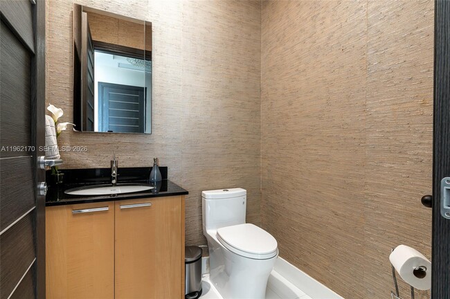 Building Photo - 15901 Collins Ave