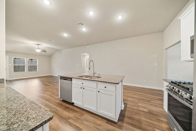 Building Photo - 3 Bedroom/2 Bath Escalera Subdivision