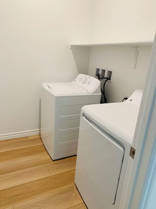 Building Photo - 3 Bedroom Home in Henderson