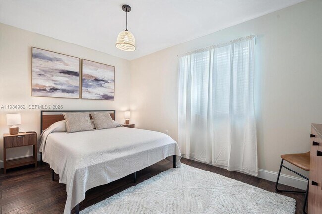 Building Photo - 920 SW 9th St