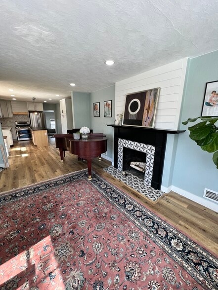 Building Photo - 1647 E Woodland Ave