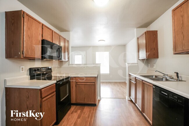 Building Photo - 16773 Lowell Dr