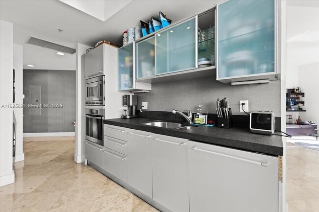 Building Photo - 18201 Collins Ave