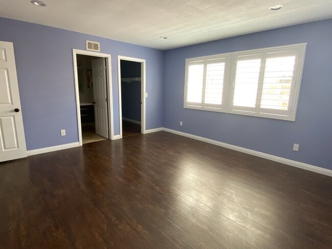Building Photo - 8239 Loma View Ct